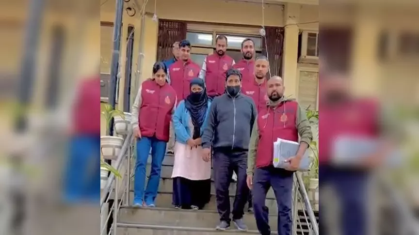 पुलिस ने 7.5 करोड़ रुपए की हेरोइन के साथ दंपति समेत तीन को किया गिरफ्तार पुलिस ने 7.5 करोड़ रुपए की हेरोइन के साथ दंपति समेत तीन को किया गिरफ्तार