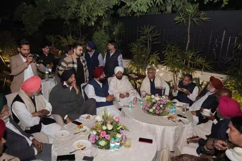 डिनर डिप्लोमेसी के बीच Punjab कांग्रेस में ‘पुनर्गठन’ के संकेत डिनर डिप्लोमेसी के बीच Punjab कांग्रेस में ‘पुनर्गठन’ के संकेत