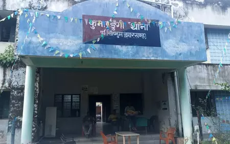 डायन के आरोप में मां-बेटे को पेट्रोल छिड़ककर जला डाला, 12 आरोपियों ने किया सरेंडर डायन के आरोप में मां-बेटे को पेट्रोल छिड़ककर जला डाला, 12 आरोपियों ने किया सरेंडर