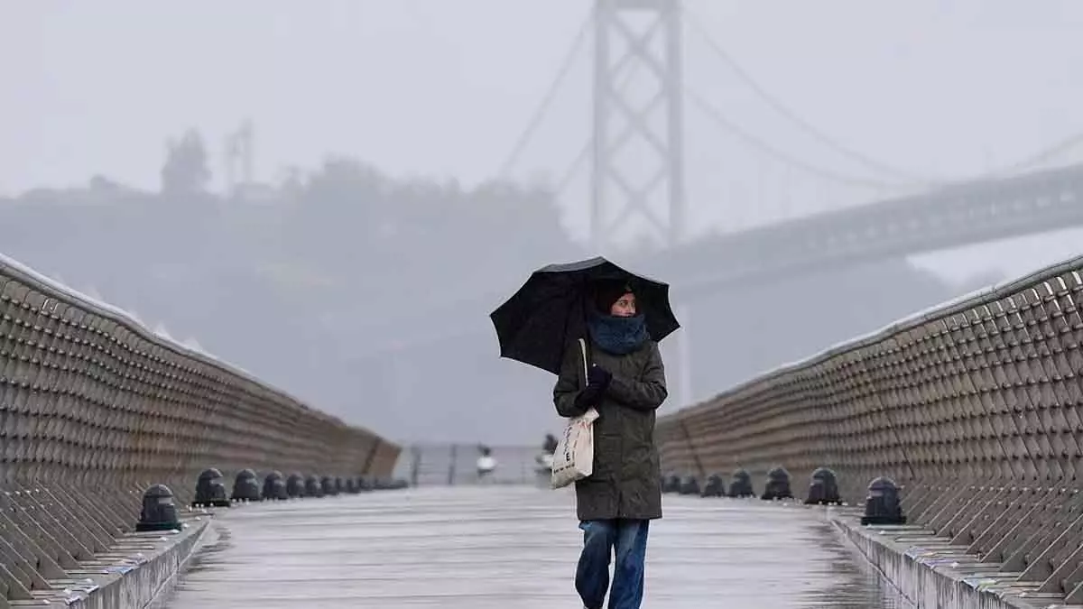 California में सर्दियों के तूफ़ान ने मचाई तबाही, तेज़ हवाएँ, बारिश और बर्फ़बारी California में सर्दियों के तूफ़ान ने मचाई तबाही, तेज़ हवाएँ, बारिश और बर्फ़बारी