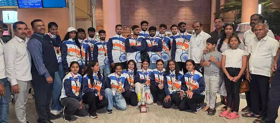 Devanahalli : इंटरनेशनल थ्रोबॉल कॉम्पिटिशन के विजेता भारत का शानदार स्वागत Devanahalli : इंटरनेशनल थ्रोबॉल कॉम्पिटिशन के विजेता भारत का शानदार स्वागत