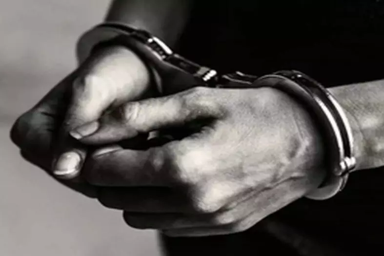 Hyderabad में ड्रग्स की ‘पेशकश’ पर रील बनाने के आरोप में तीन लोग गिरफ्तार Hyderabad में ड्रग्स की ‘पेशकश’ पर रील बनाने के आरोप में तीन लोग गिरफ्तार