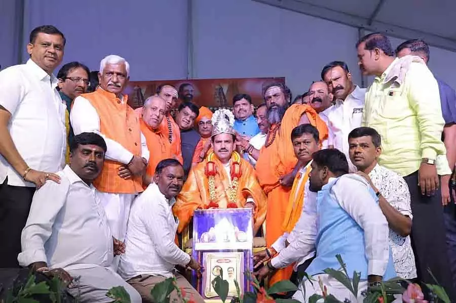 Magadi : बी.वाई. विजयेंद्र को शिवगंगोत्री पुरस्कार मिला Magadi : बी.वाई. विजयेंद्र को शिवगंगोत्री पुरस्कार मिला