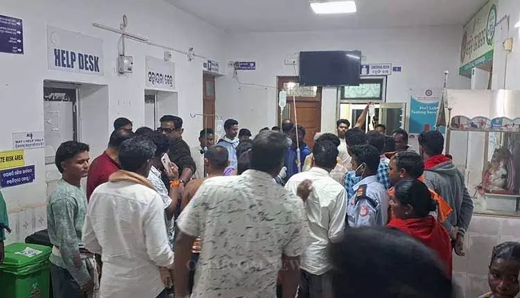 Sonpur में दो बाइकों की आमने-सामने की टक्कर में तीन लोगों की मौत Sonpur में दो बाइकों की आमने-सामने की टक्कर में तीन लोगों की मौत