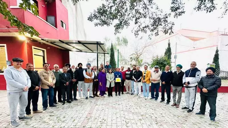 Jalandhar: नेशनल एथलीट को खेल में बेहतरीन प्रदर्शन के लिए सम्मानित किया गया Jalandhar: नेशनल एथलीट को खेल में बेहतरीन प्रदर्शन के लिए सम्मानित किया गया