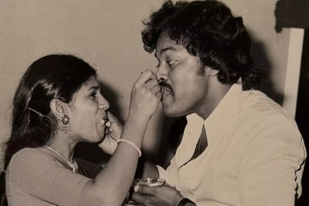 Chiranjeevi ने सुरेखा को बताया परिवार की ताकत, जन्मदिन पर खास संदेश Chiranjeevi ने सुरेखा को बताया परिवार की ताकत, जन्मदिन पर खास संदेश