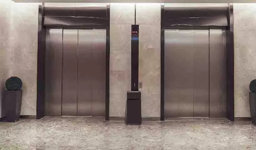 ग्रेटर नोएडा में 15वीं मंज़िल से Lift गिरी, महिला को कई गंभीर चोटें आईं ग्रेटर नोएडा में 15वीं मंज़िल से Lift गिरी, महिला को कई गंभीर चोटें आईं