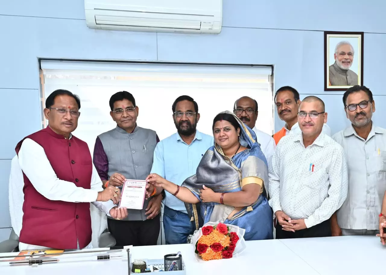 CM साय से छत्तीसगढ़ मनवा कुर्मी क्षत्रिय समाज के प्रतिनिधिमंडल ने की मुलाकात CM साय से छत्तीसगढ़ मनवा कुर्मी क्षत्रिय समाज के प्रतिनिधिमंडल ने की मुलाकात