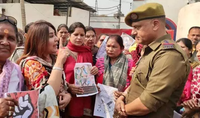 Ritika ने बिश्नाह में नाबालिग से रेप करने वाले के लिए मौत की सज़ा की मांग की Ritika ने बिश्नाह में नाबालिग से रेप करने वाले के लिए मौत की सज़ा की मांग की