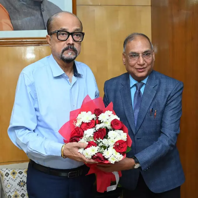 राज्यपाल रमेन डेका से राज्य उपभोक्ता विवाद प्रतितोषण आयोग के अध्यक्ष चौरड़िया ने की भेंट राज्यपाल रमेन डेका से राज्य उपभोक्ता विवाद प्रतितोषण आयोग के अध्यक्ष चौरड़िया ने की भेंट