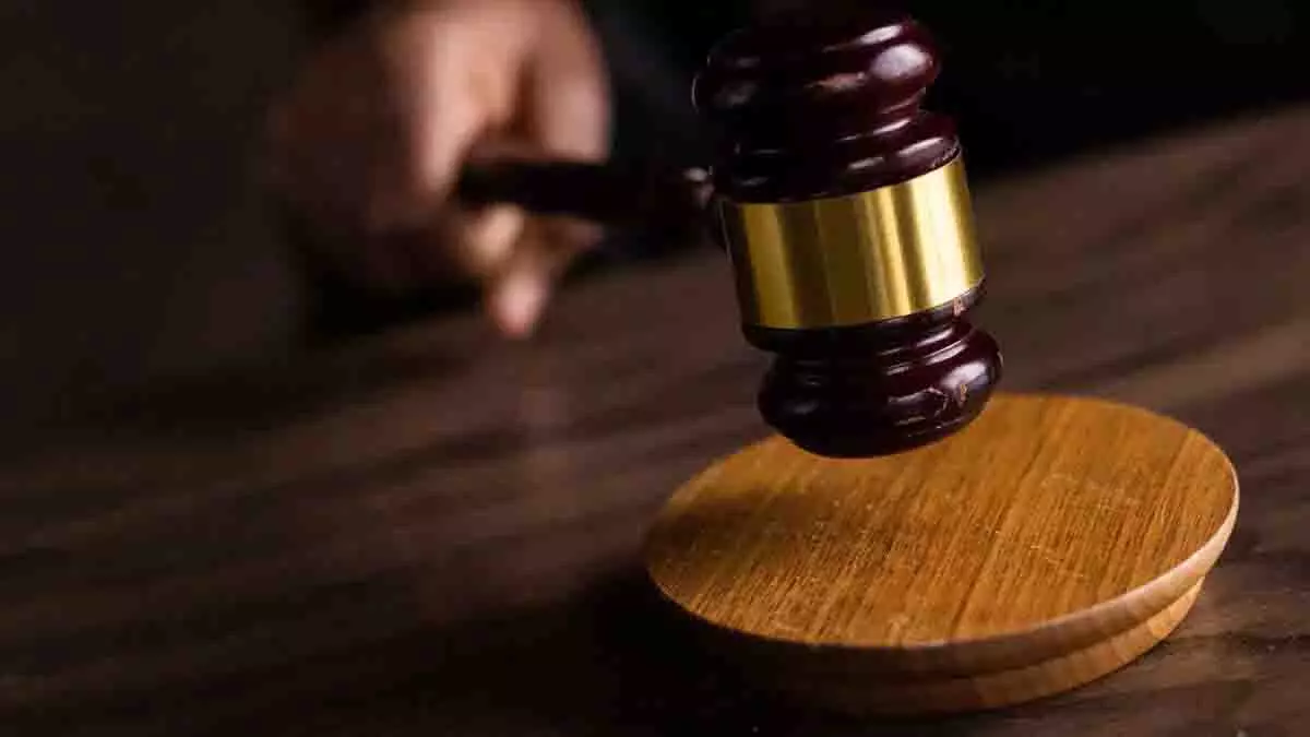 POCSO केस का आरोपी सज़ा सुनाए जाने से पहले केरल कोर्ट से भाग गया POCSO केस का आरोपी सज़ा सुनाए जाने से पहले केरल कोर्ट से भाग गया
