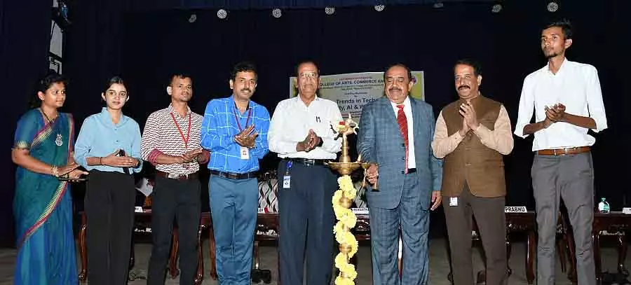 A.I डिजिटल युग का भविष्य: विश्रांत कुलपति जी. हेमंत कुमार A.I डिजिटल युग का भविष्य: विश्रांत कुलपति जी. हेमंत कुमार