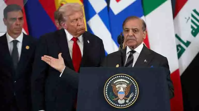 US ‘बोर्ड ऑफ पीस’ समिट में पाक PM शहबाज शरीफ के सामने दोहरी दुविधा US ‘बोर्ड ऑफ पीस’ समिट में पाक PM शहबाज शरीफ के सामने दोहरी दुविधा