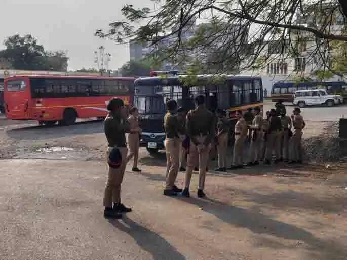Bhigwan किडनैपिंग केस की महिला ने कहा, मुझे अकेला छोड़ दिया गया वीडियो Bhigwan किडनैपिंग केस की महिला ने कहा, मुझे अकेला छोड़ दिया गया वीडियो