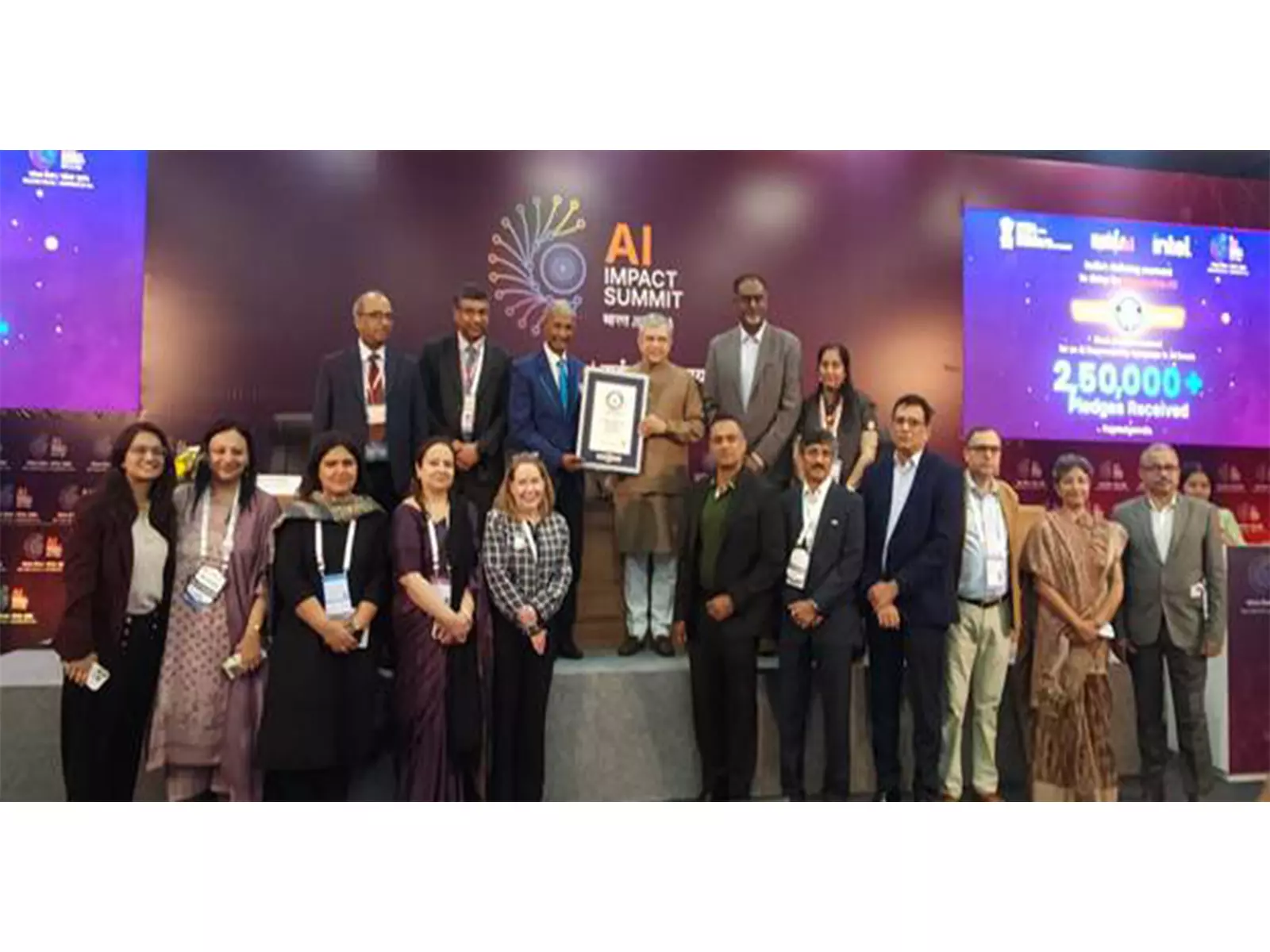 भारत ने एआई इम्पैक्ट समिट 2026 में 2.5 लाख AI जिम्मेदारी प्रतिज्ञाओं के साथ गिनीज रिकॉर्ड बनाया भारत ने एआई इम्पैक्ट समिट 2026 में 2.5 लाख AI जिम्मेदारी प्रतिज्ञाओं के साथ गिनीज रिकॉर्ड बनाया