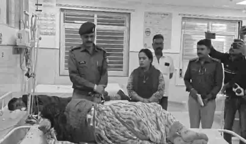 Raisen में एक व्यक्ति ने फॉरेस्ट रेंजर की हत्या की, फिर खुद को आग लगा ली Raisen में एक व्यक्ति ने फॉरेस्ट रेंजर की हत्या की, फिर खुद को आग लगा ली
