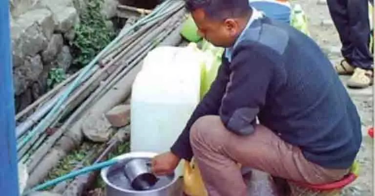 जल संकट के डर से पहाड़ी लोग Chatak के ज़रिए बारिश की प्रार्थना करते जल संकट के डर से पहाड़ी लोग Chatak के ज़रिए बारिश की प्रार्थना करते
