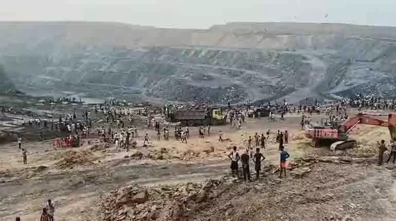 Nigeria: प्लेटो स्टेट की खदान में गैस धमाके से 38 खनिकों की मौत, दर्जनों घायल Nigeria: प्लेटो स्टेट की खदान में गैस धमाके से 38 खनिकों की मौत, दर्जनों घायल