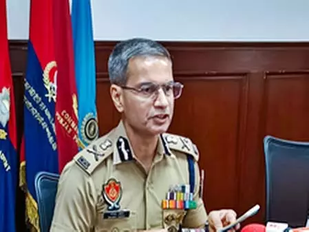 आप सरपंच हत्याकांड: पंजाब के डीजीपी ने डीएसपी, एसएचओ को किया निलंबित आप सरपंच हत्याकांड: पंजाब के डीजीपी ने डीएसपी, एसएचओ को किया निलंबित
