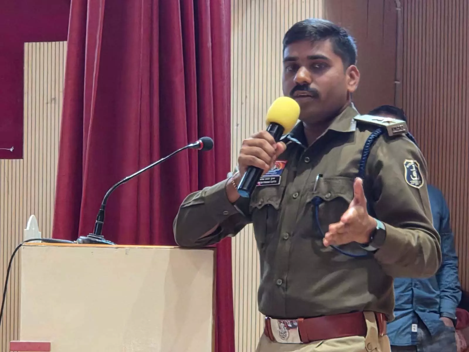 डीसीपी सेंट्रल जोन का पॉलिटेक्निक कॉलेज में संवाद से समाधान डीसीपी सेंट्रल जोन का पॉलिटेक्निक कॉलेज में संवाद से समाधान