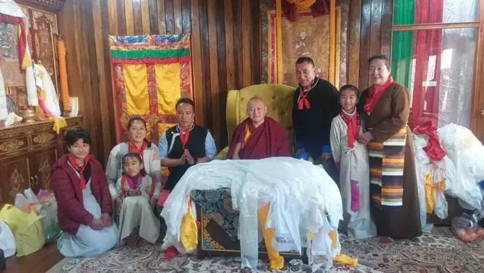 Arunachal: लोसर पर लोग आशीर्वाद मांगते हैं Arunachal: लोसर पर लोग आशीर्वाद मांगते हैं