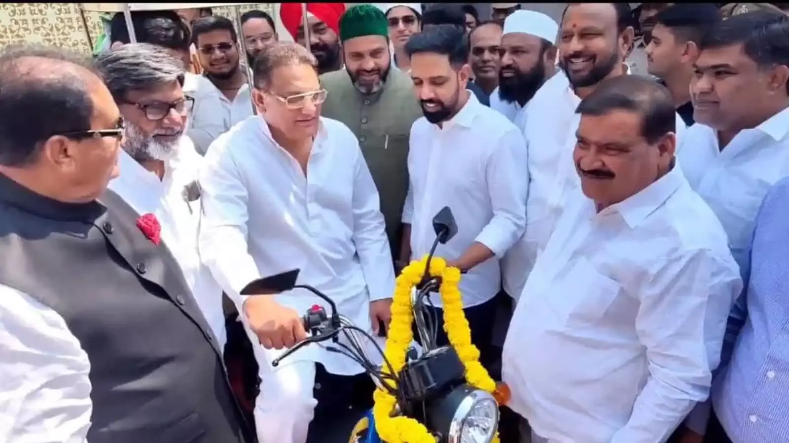 Minister Azharuddin ने नामपल्ली में अल्पसंख्यकों के लिए कल्याणकारी योजनाओं की शुरुआत