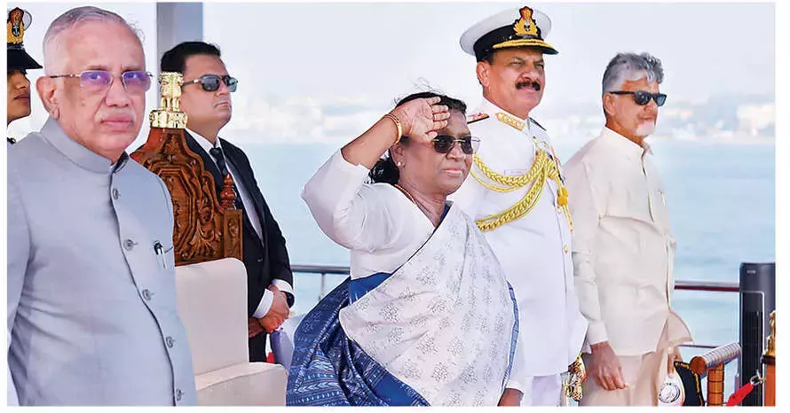 नौसेना देश के समुद्री हितों की सुरक्षा के लिए सतर्क है: President नौसेना देश के समुद्री हितों की सुरक्षा के लिए सतर्क है: President