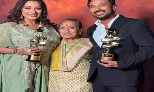 टीवी की अनुपमा ने अपने नाम किया आइकॉनिक गोल्ड अवॉर्ड, खुशी से गदगद अभिनेत्री टीवी की अनुपमा ने अपने नाम किया आइकॉनिक गोल्ड अवॉर्ड, खुशी से गदगद अभिनेत्री