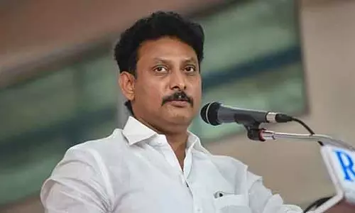 Minister ने नए टीचरों को स्टूडेंट्स से दोस्ती करने और उन्हें उनके लेसन समझाने की सलाह दी