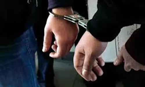 होटल में ठहरा फर्जी अफसर गिरफ्तार, 4 लाख की ठगी का मामला होटल में ठहरा फर्जी अफसर गिरफ्तार, 4 लाख की ठगी का मामला