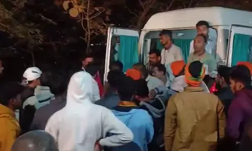 Shivaji Maharaj Jayanti : पुणे के शिवनेरी किले में भीड़ के कारण रेलिंग टूटी