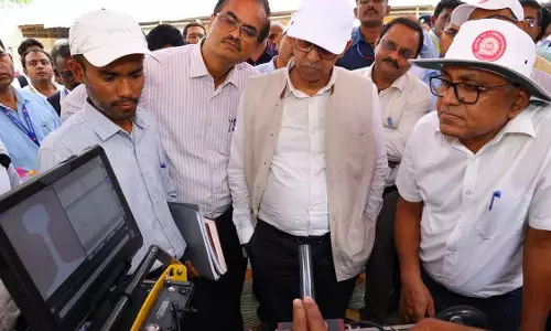 सेंट्रल रेलवे के GM गोस्वामी ने वाडी-सोलापुर सेक्शन का निरीक्षण किया सेंट्रल रेलवे के GM गोस्वामी ने वाडी-सोलापुर सेक्शन का निरीक्षण किया