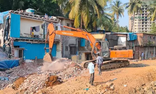 BMC ने विक्रोली में कन्नमवार नगर नाले को ब्लॉक कर रहे 39 स्ट्रक्चर गिराए