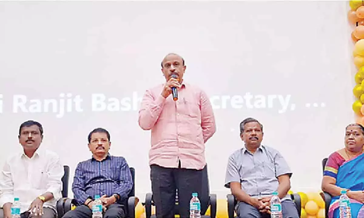 Andhra: तिरुपति में 60 हज़ार छात्र इंटर की परीक्षा देंगे Andhra: तिरुपति में 60 हज़ार छात्र इंटर की परीक्षा देंगे