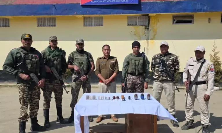Border पर सुरक्षा बलों की सख्ती, मणिपुर में 20 एकड़ में फैली अफीम खेती नष्ट Border पर सुरक्षा बलों की सख्ती, मणिपुर में 20 एकड़ में फैली अफीम खेती नष्ट