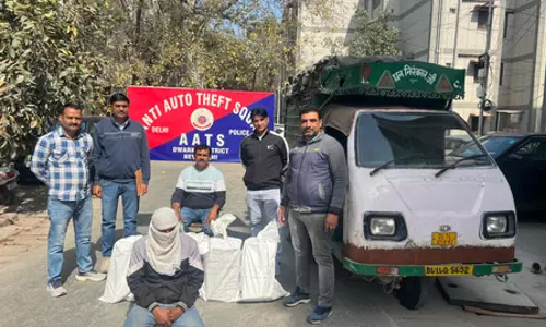 अंतर्राज्यीय अवैध शराब सप्लायर गिरफ्तार, 2,000 क्वार्टर बरामद अंतर्राज्यीय अवैध शराब सप्लायर गिरफ्तार, 2,000 क्वार्टर बरामद