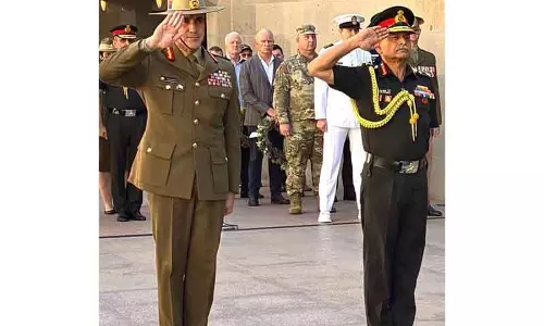 COAS जनरल द्विवेदी ने ऑस्ट्रेलियाई सेना प्रमुख से द्विपक्षीय रक्षा संबंधों पर चर्चा की COAS जनरल द्विवेदी ने ऑस्ट्रेलियाई सेना प्रमुख से द्विपक्षीय रक्षा संबंधों पर चर्चा की