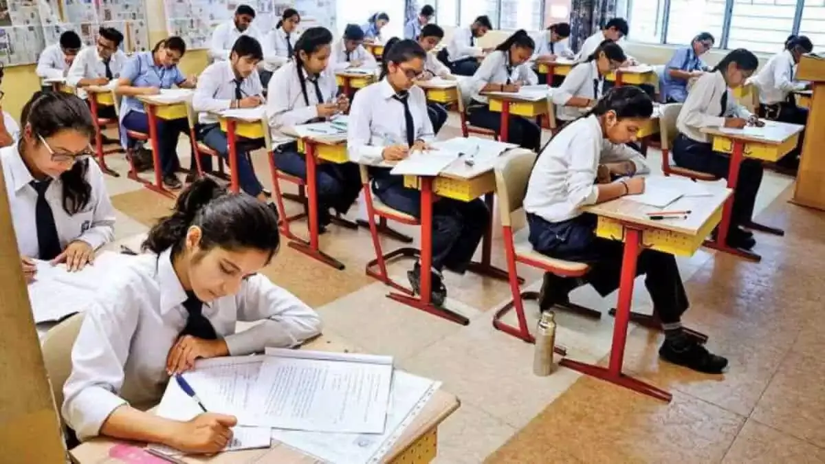 SSC एग्जाम से पहले, तेलंगाना के स्कूलों से स्टूडेंट्स को कैटेगरी में बांटने को कहा गया SSC एग्जाम से पहले, तेलंगाना के स्कूलों से स्टूडेंट्स को कैटेगरी में बांटने को कहा गया