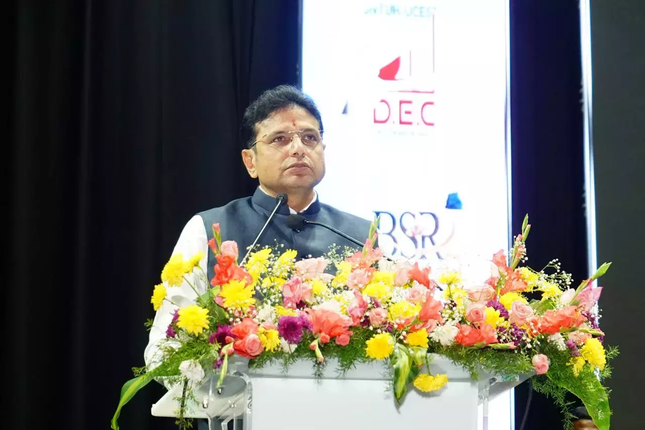 Telangana के 3 ट्रिलियन डॉलर के विजन में लाइफ साइंसेज अहम श्रीधर बाबू Telangana के 3 ट्रिलियन डॉलर के विजन में लाइफ साइंसेज अहम श्रीधर बाबू