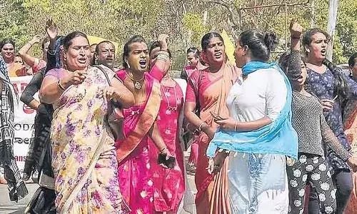 Transgender समुदाय ने बजट में 200 करोड़ के अनुदान की मांग की; सरकार से वादा निभाने का आग्रह किया Transgender समुदाय ने बजट में 200 करोड़ के अनुदान की मांग की; सरकार से वादा निभाने का आग्रह किया