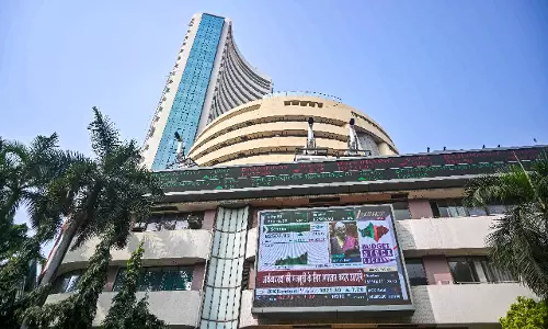 AI पर गहन चर्चा के बीच सेंसेक्स, निफ्टी हल्की बढ़त के साथ खुले
