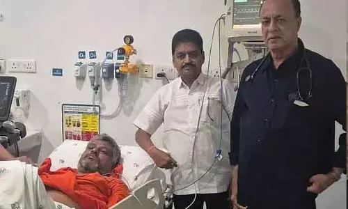 Raichur : श्री प्रसन्नानंद पुरी स्वामीजी को हल्का दिल का दौरा पड़ा, अस्पताल में भर्ती कराया गया Raichur : श्री प्रसन्नानंद पुरी स्वामीजी को हल्का दिल का दौरा पड़ा, अस्पताल में भर्ती कराया गया