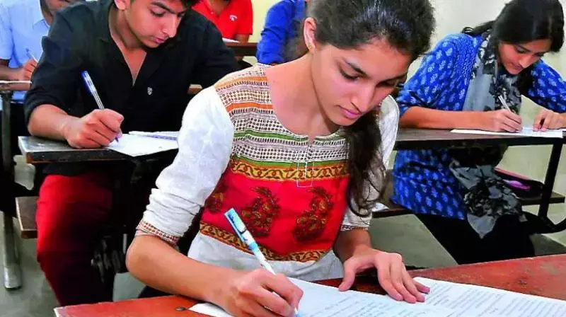 ASR कलेक्टर ने परीक्षा में गड़बड़ी रोकने के लिए तालमेल पर ज़ोर दिया ASR कलेक्टर ने परीक्षा में गड़बड़ी रोकने के लिए तालमेल पर ज़ोर दिया