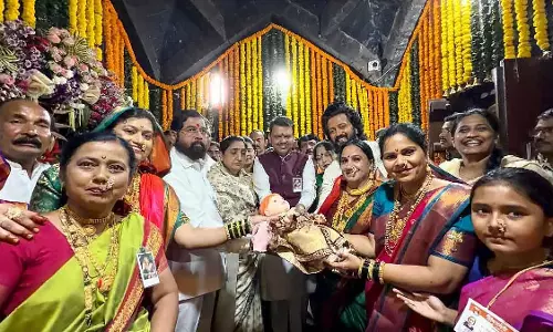 Pune : महाराष्ट्र के CM ने शिवनेरी किले में शिवाजी महाराज जयंती पर श्रद्धांजलि दी Pune : महाराष्ट्र के CM ने शिवनेरी किले में शिवाजी महाराज जयंती पर श्रद्धांजलि दी
