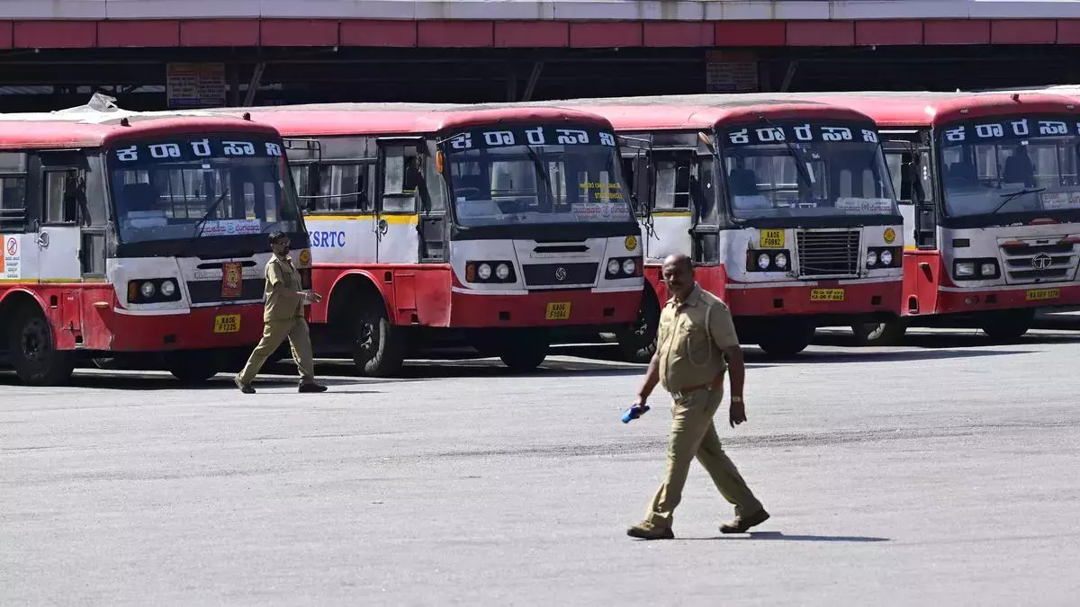 Karnataka : परिवहन कर्मचारी बकाया वेतन की मांग को लेकर ‘बेंगलुरु चलो’ करेंगे Karnataka : परिवहन कर्मचारी बकाया वेतन की मांग को लेकर ‘बेंगलुरु चलो’ करेंगे