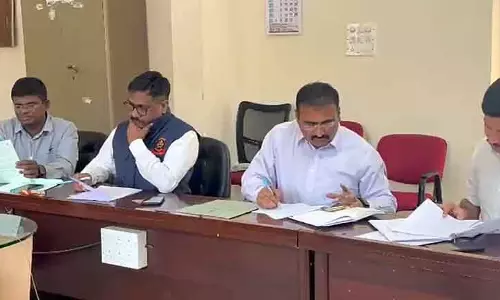 Lokayukta ने देवनहल्ली तालुक ऑफिस पर छापा मारा: दस्तावेजों की जांच की गई Lokayukta ने देवनहल्ली तालुक ऑफिस पर छापा मारा: दस्तावेजों की जांच की गई