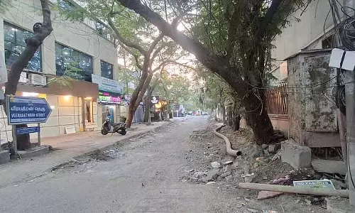 Chennai: वीरबाथरन स्ट्रीट की खुदाई से वाहन चालकों को परेशानी हो रही Chennai: वीरबाथरन स्ट्रीट की खुदाई से वाहन चालकों को परेशानी हो रही
