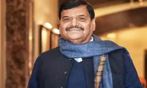 Lucknow: शिवपाल यादव के बयान से सियासत गरमाई Lucknow: शिवपाल यादव के बयान से सियासत गरमाई