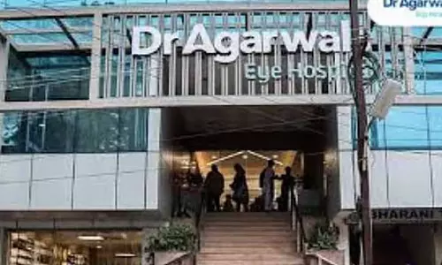 Dr. Agarwal में कंबाइंड आई सर्जरी से मुंबई के डॉक्टर की आंखों की रोशनी वापस आ गई Dr. Agarwal में कंबाइंड आई सर्जरी से मुंबई के डॉक्टर की आंखों की रोशनी वापस आ गई