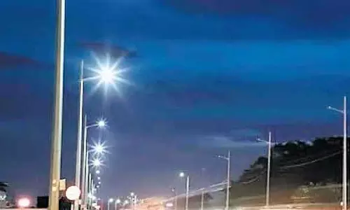 Delhi सरकार शहर में 40K पुरानी स्ट्रीट लाइटों को LED फिटिंग से बदलने की मंज़ूरी देगी Delhi सरकार शहर में 40K पुरानी स्ट्रीट लाइटों को LED फिटिंग से बदलने की मंज़ूरी देगी